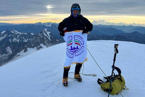 اهتزار پرچم فدراسیون نجات غریق و غواصی بر بلندترین قله رشته کوه آلپ توسط مدرس غواصی