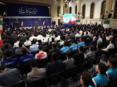 رهبر انقلاب خطاب به مدال‌آوران ورزشی و علمی: ایران خانه شماست، استعدادتان را صرف مردمتان کنید