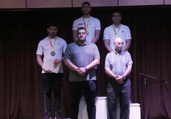 اهدای مدال آقایان