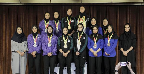 اهدای مدال بانوان