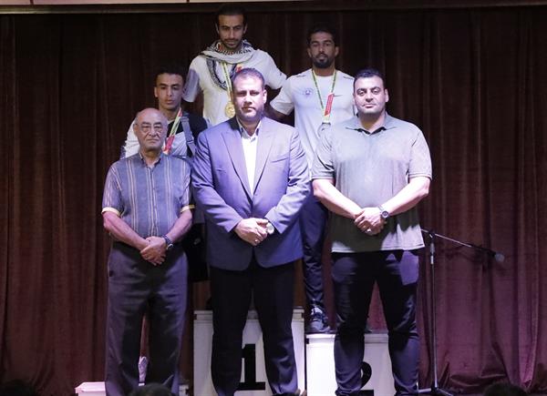 اهدای مدال آقایان