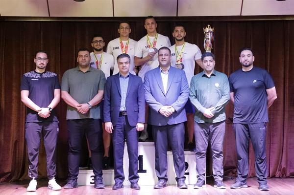 اهدای مدال آقایان